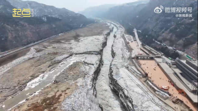 黄河壶口瀑布再现彩虹通天景象