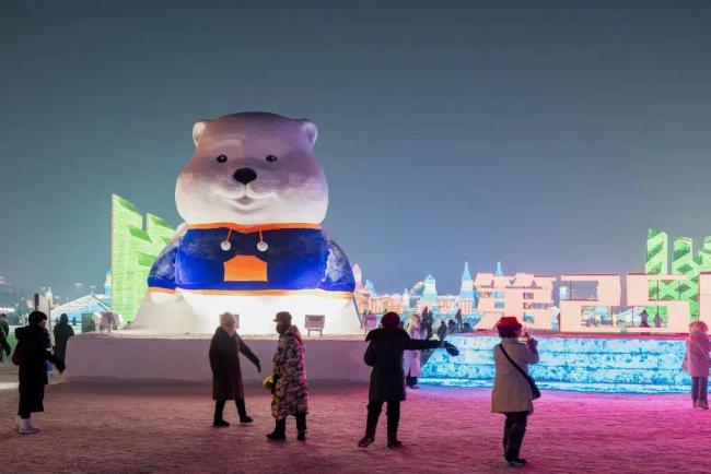 哈尔滨冰雪大世界耗资35亿元，运营不到两个月，值不值？