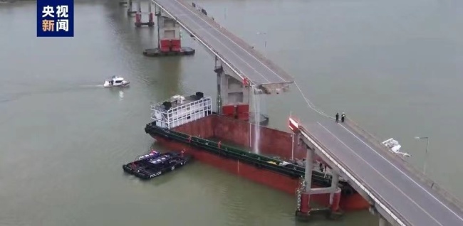 广州南沙沥心沙大桥被船只撞断