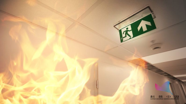 南京火灾15死44伤遇到火灾应该往上跑还是往下跑3