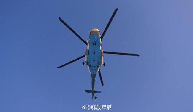 直击！陆航旅多型直升机飞行训练