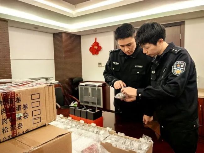 货车司机盗窃售卖400只进口名牌手表获利90万被批捕