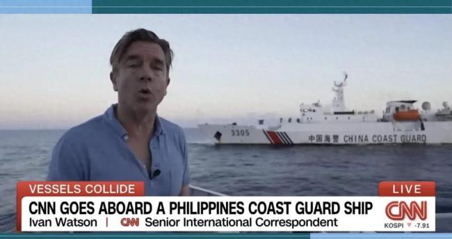 上了贼船！CNN记者上了菲律宾的海警船