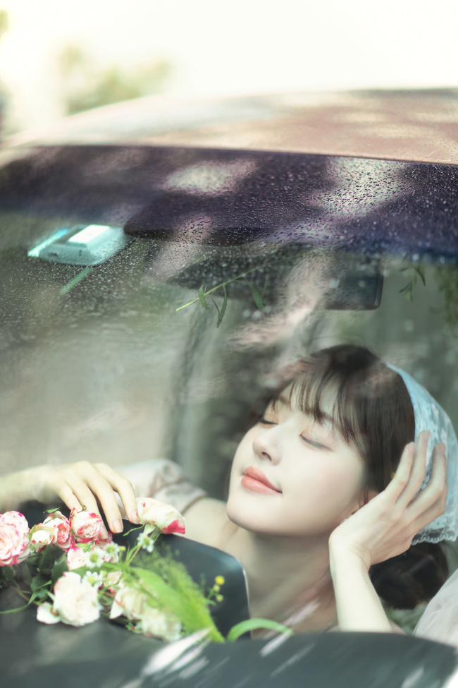 67赵露思穿裸粉色长裙配蕾丝头巾化身田园公主清新甜美3