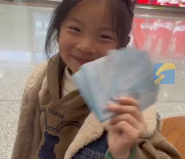大学生哥哥攒钱带妹妹全国旅行