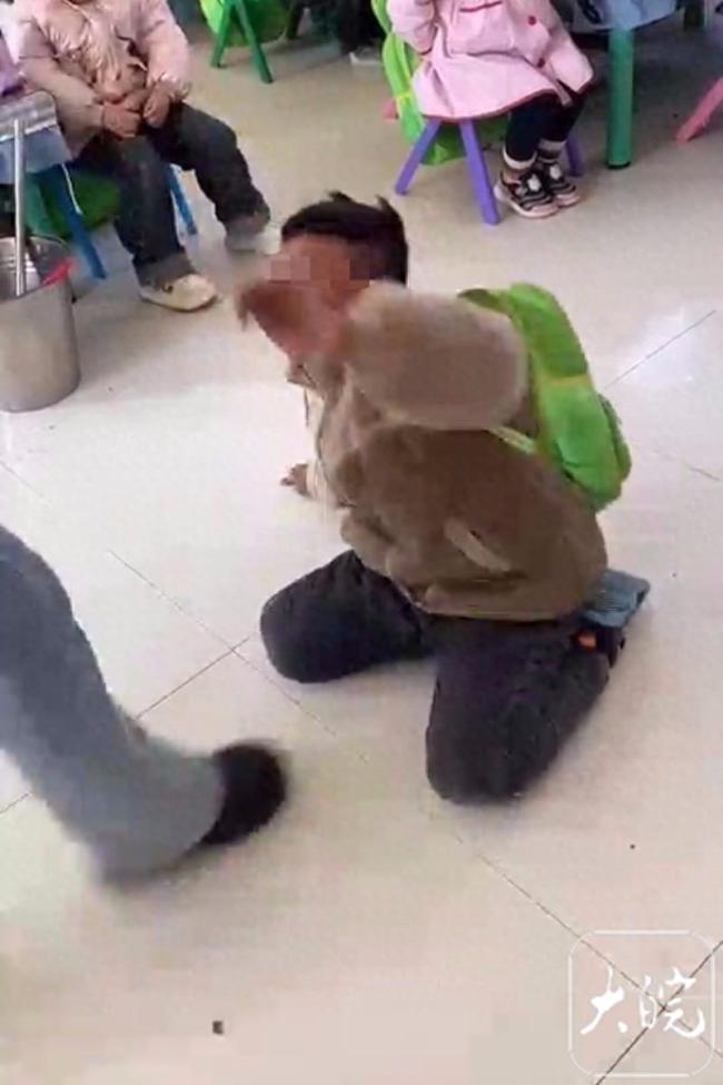 河南商丘幼儿园男童被打事件园长停职，通报来了