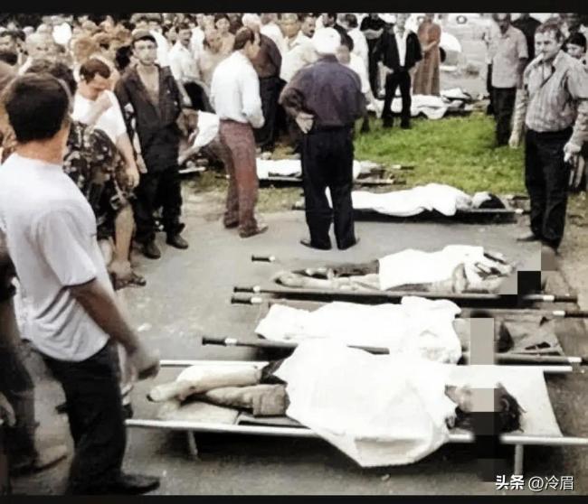 核潜艇"库尔斯克"号在巴伦支海演习期间因事故沉没,118名船员全部罹难