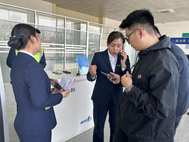 市民热情高涨！鲁W放号首日 选号平台被挤爆 有人6点就开始排队等待