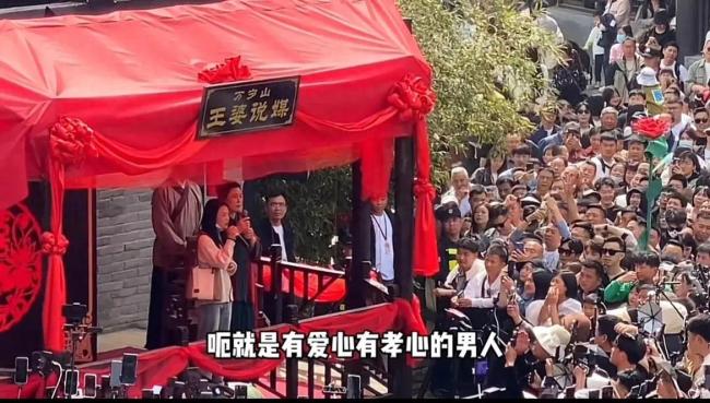 王婆多次叮嘱小伙不要伤害离异女生，真拿上台的姑娘们当自己家人