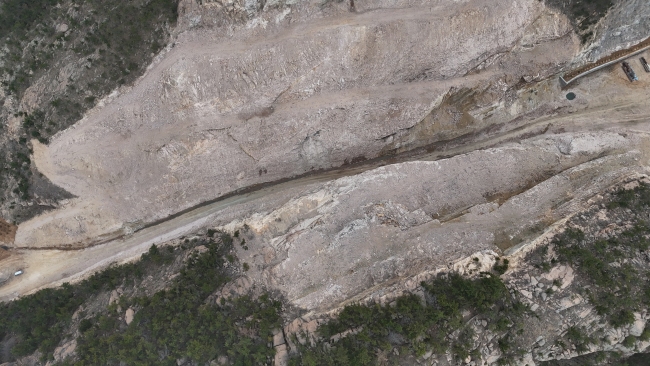 毁林挖山非法扩建牟利，青岛崂山风景区数百亩青山变墓地！当地村民村民一直在举报