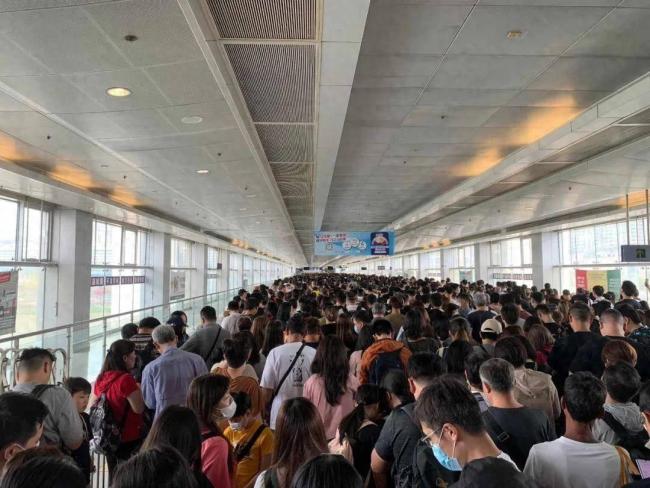 消费降级的香港人正挤爆深圳