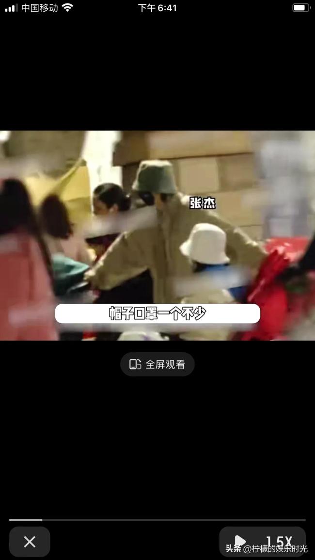 谢娜一家五口游迪士尼，双胞胎女儿好乖巧，张杰安慰小咘芽又亲又抱