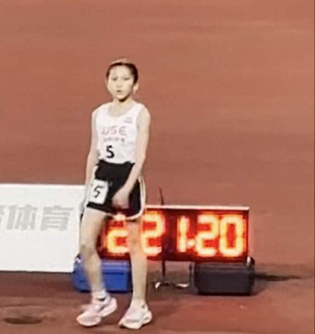 12岁小学生800米跑出2分21秒