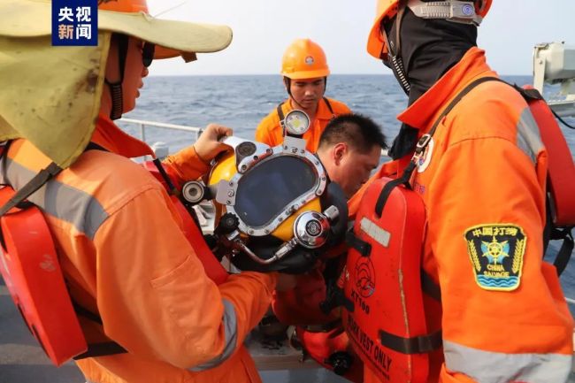 外籍货船碰撞中国渔船已致6死2失联 全力搜救进行中