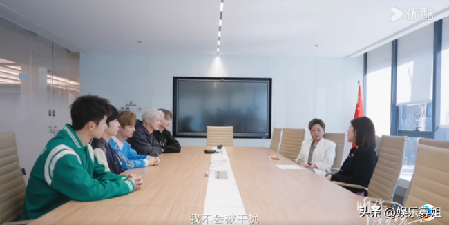 李静见证杜华15年成长：杜华称参加《浪姐》一天被骂200万条
