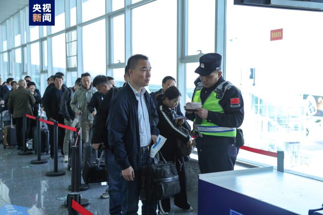 新疆伊宁机场国际航线正式开航