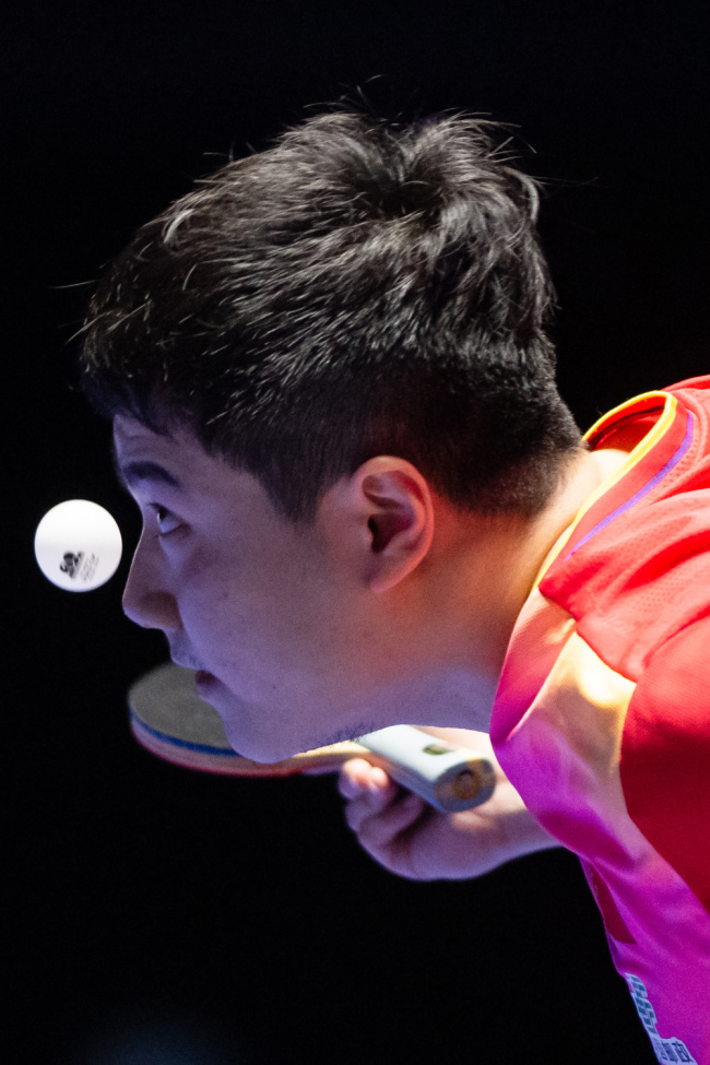 乒乓球澳门世界杯：梁靖崑胜卡尔森——国乒悍将横扫晋级