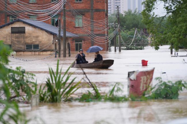 广东清远多村被水淹 村民紧急转移，家园变泽国