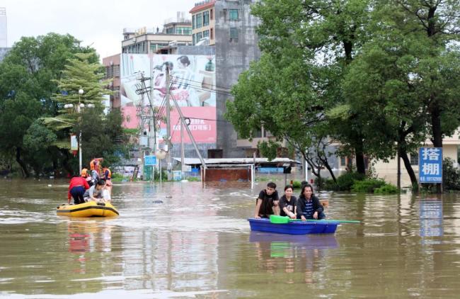 粤北现洪涝灾情 抢险救灾全力进行 多地水位超警 房屋农田受淹