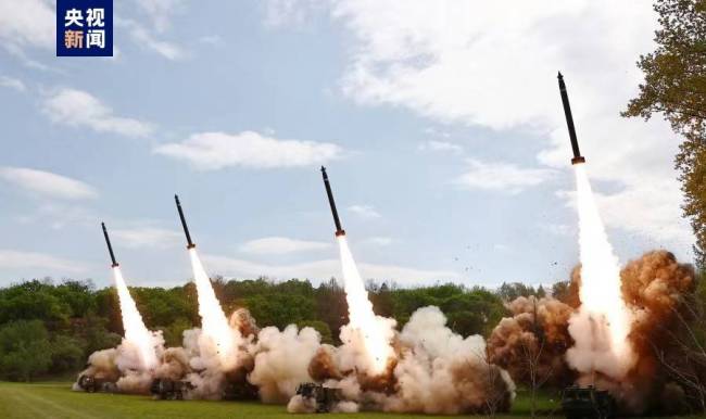 金正恩指导部队进行核反击模拟演习 应对美韩军演威胁