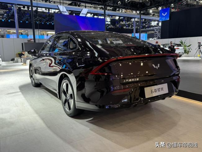 五菱星光共创版上市 新增车型亮相北京车展