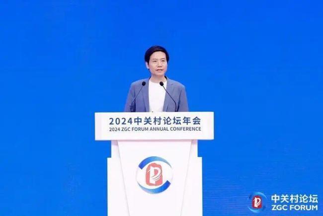 王传福坐地铁参加北京车展引热议 网友称接地气