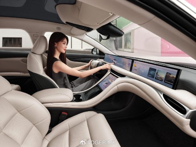 北京车展智己车载AI测试翻车，车主说自己被追尾了，AI助手：我先撤了 智能出行现争议