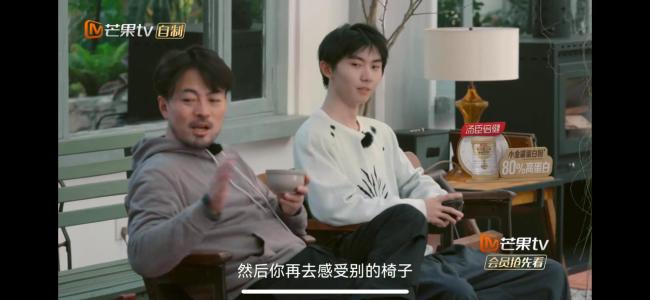 张颂文综艺首秀！林家川送张颂文法国歌剧院的椅子 