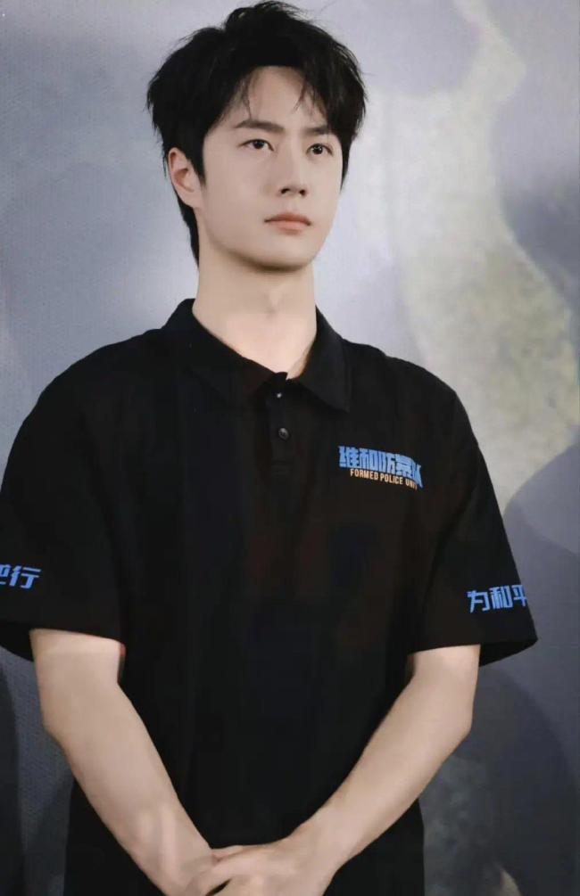 王一博让主持人不要王吧一起说 《维和防暴队》直播再现幽默天赋