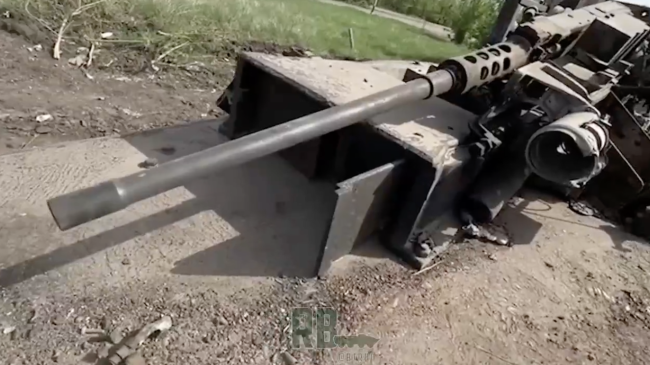 俄军在莫斯科调试被俘乌军豹2坦克