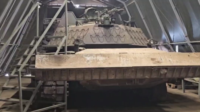 莫斯科市民围观豹2坦克 战利品展览引轰动