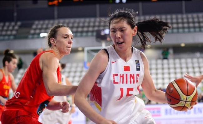 恭喜！中国女篮16岁2米28天才穿19号亮相国青 女版姚明崛起
