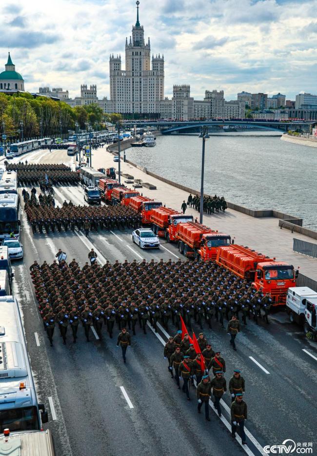 俄罗斯莫斯科举行胜利日阅兵彩排