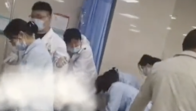 云南医院伤人案亲历者：有医生受伤，现场惨烈多人倒地