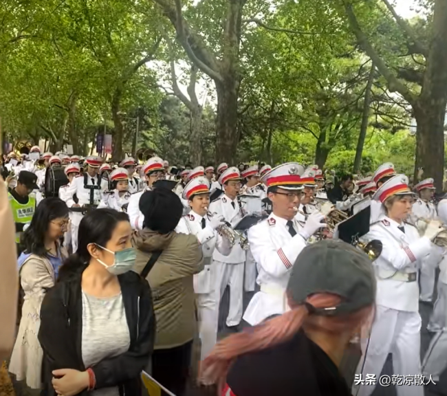 清华学生回应自媒体称校庆不见国旗 风采展示引争议