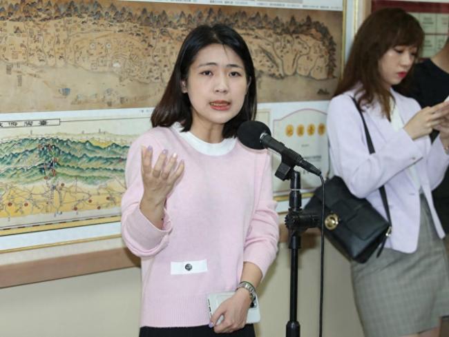 遭到台外事部门提告"泄密罪,台北地检署已分他字案,将徐巧芯列为被告