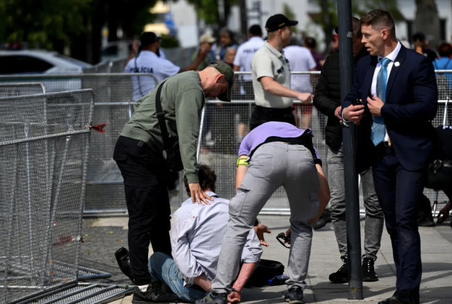 斯洛伐克总理中枪 会议后枪击事件震惊全国