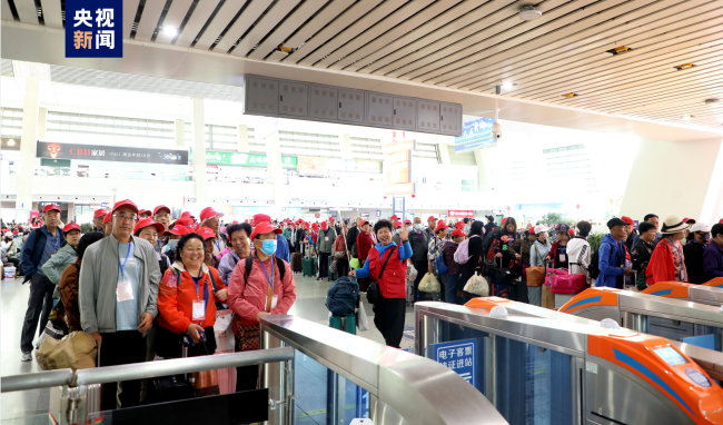 青藏高原今年首趟“畅游东北”旅游专列开行