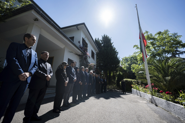 40余个国家高级代表团出席莱希吊唁活动 全球同悲悼念