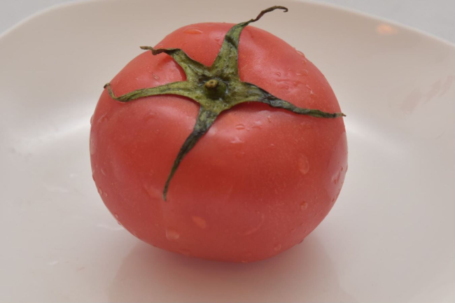 西红柿很多人没吃对养心降压吃法有讲究 胃肾功能不佳者慎用
