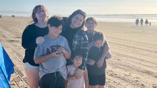 美国儿童沙滩捡蛤蜊家长被开罚单