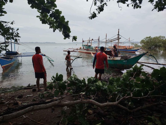 一艘载有3人的船只在菲律宾奎松省附近海域失踪