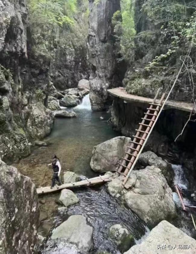 两驴友被急流冲走 当地曾连发预警 搜救行动持续