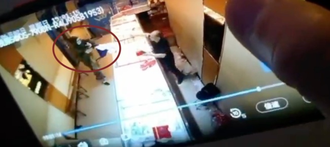 男子蒙面抢劫金店警方6小时将其抓获