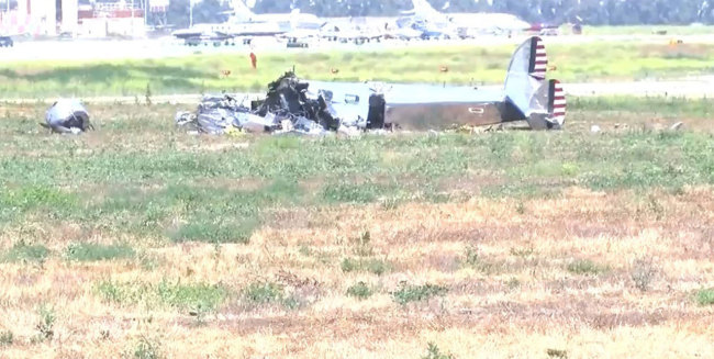 美国加州一小型飞机坠毁造成2人死亡