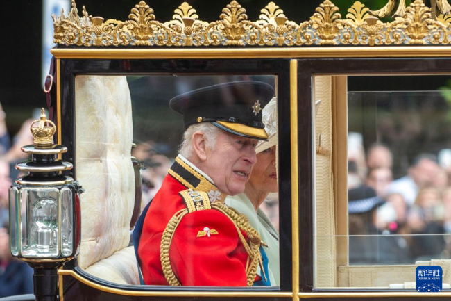 英国举行皇家阅兵式庆祝国王生日