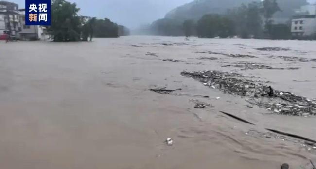 福建特大暴雨致4死 搜救与救灾工作紧急进行