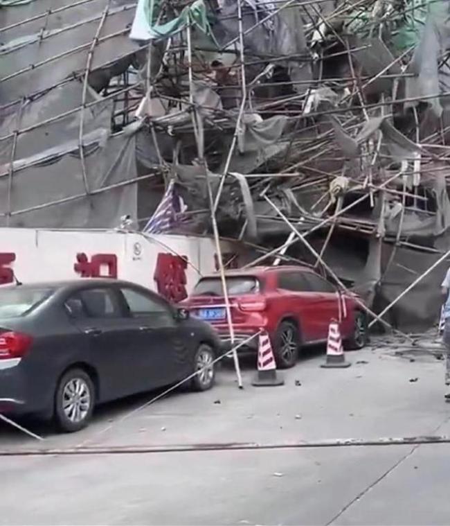 广州一高楼脚手架垮塌致6人轻伤