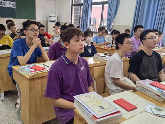 武汉一班级高考全员600分以上 班主任：替孩子们高兴