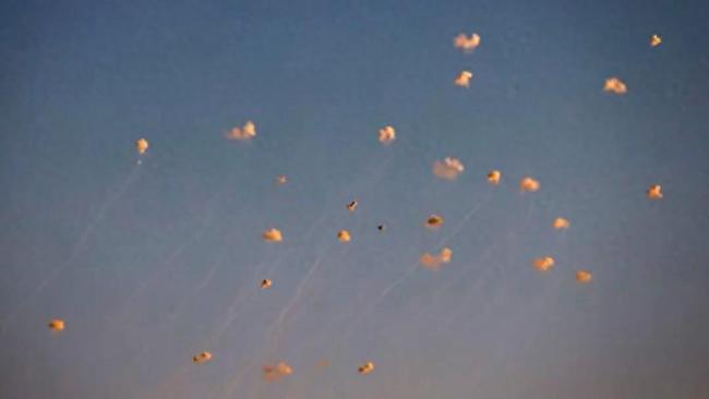 以色列突遭约35枚火箭弹袭击